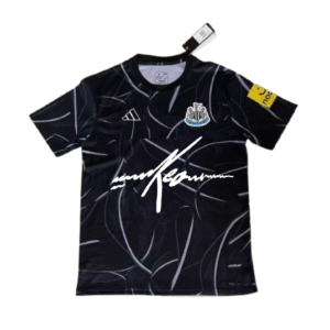 Newcastle x Kidd Keo colaboración camiseta